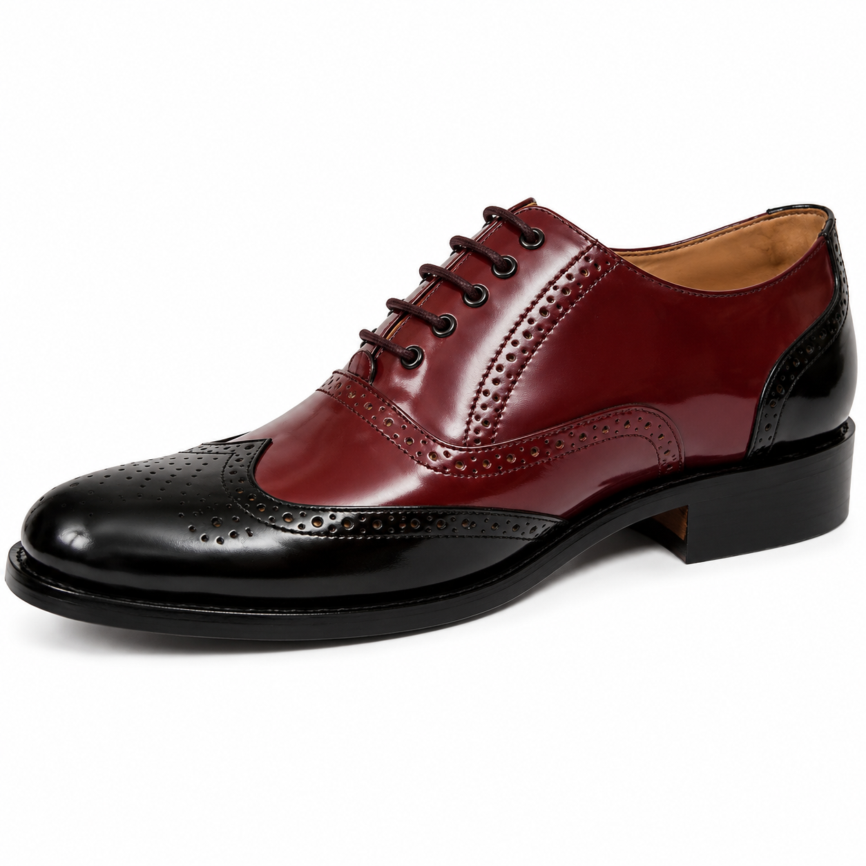 Scarpe Brogue Goodyear Welted: pelle bianca e nera con plantare in memory foam.