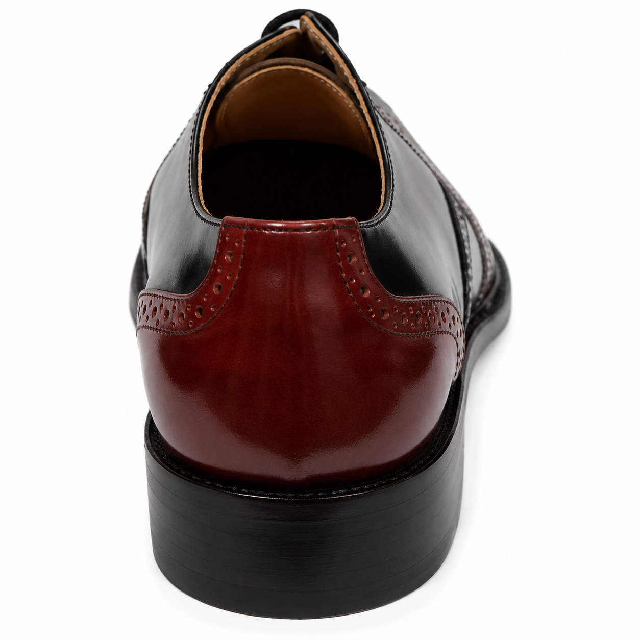 Scarpe Brogue Goodyear Welted: pelle bianca e nera con plantare in memory foam.
