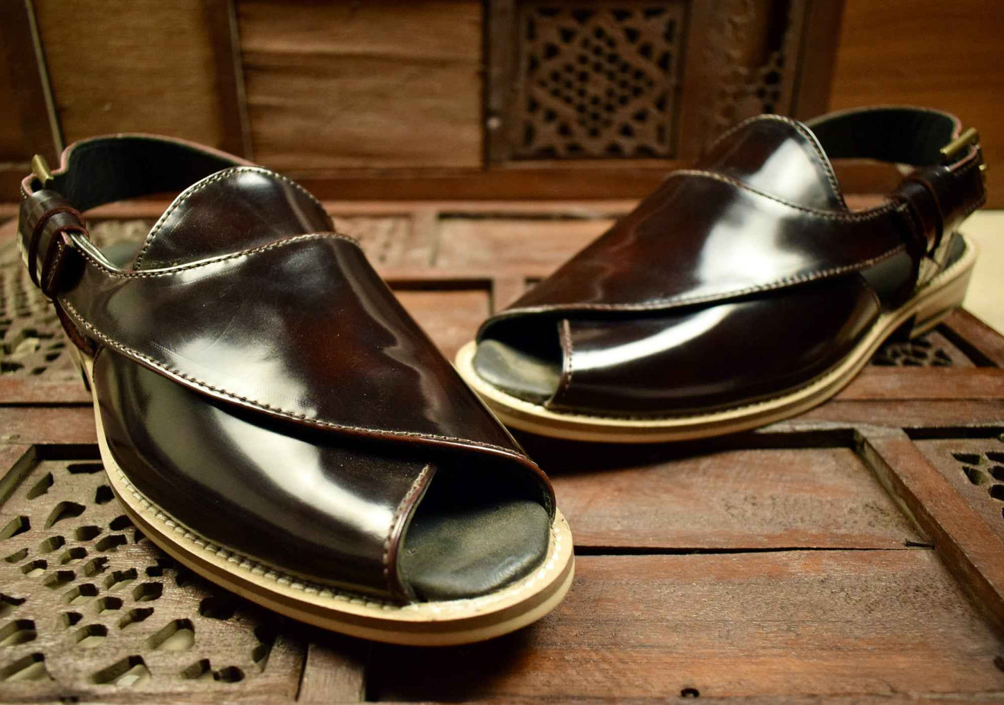 Peshawari : Tan brush off leather handmade Peshawari with Memory foam footpad. Article : P02_TanBrushoff