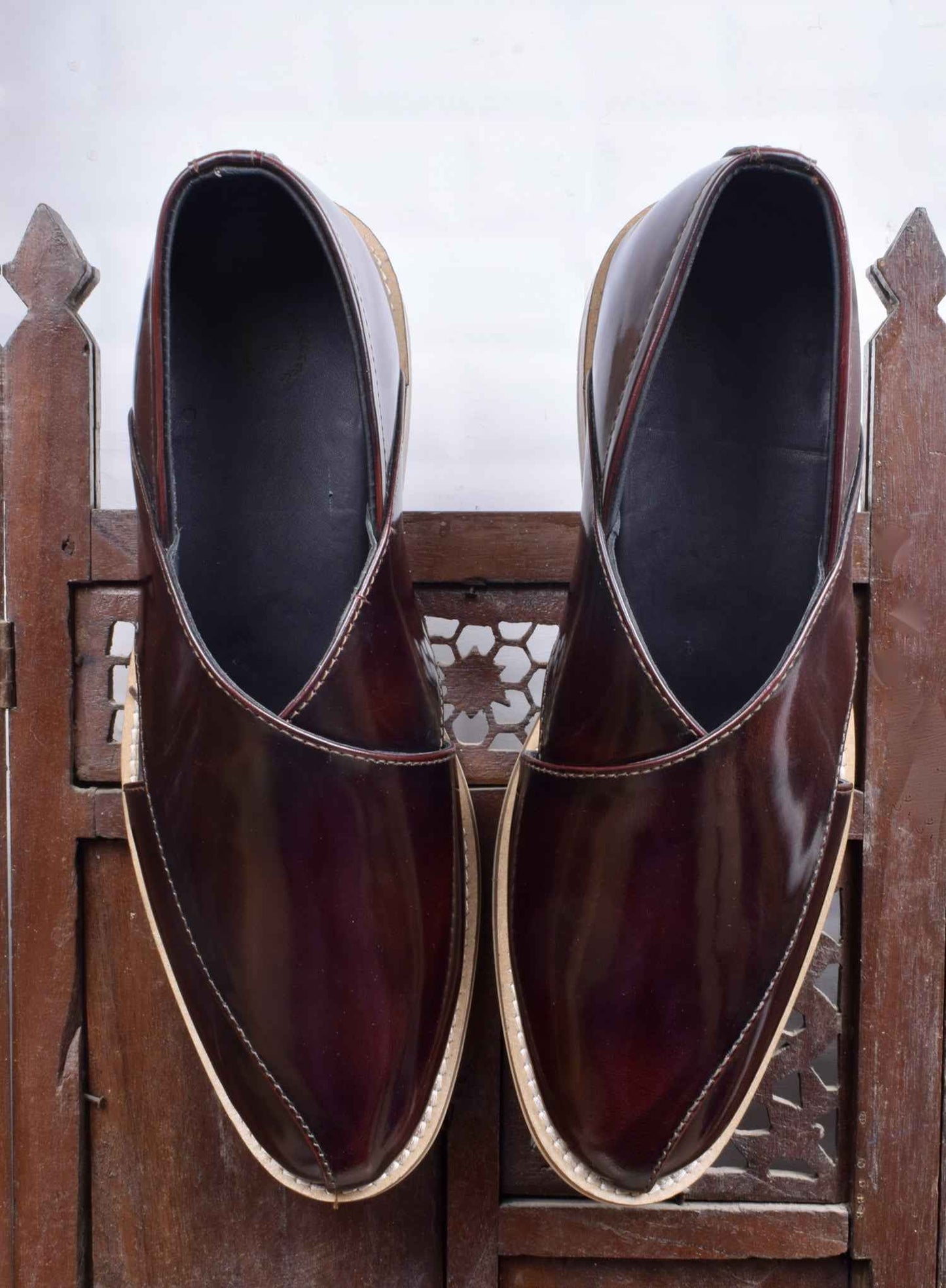 Peshawari : Wine brush off leather handmade Peshawari with Memory foam footpad. Article : P02_wineBrushoff