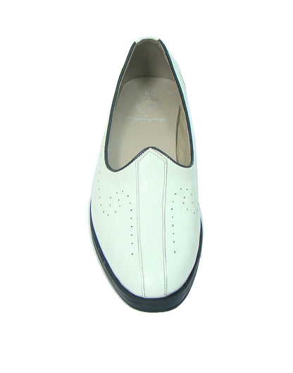Nagras : White leather handmade Nagras with Memory foam footpad. Article : N101