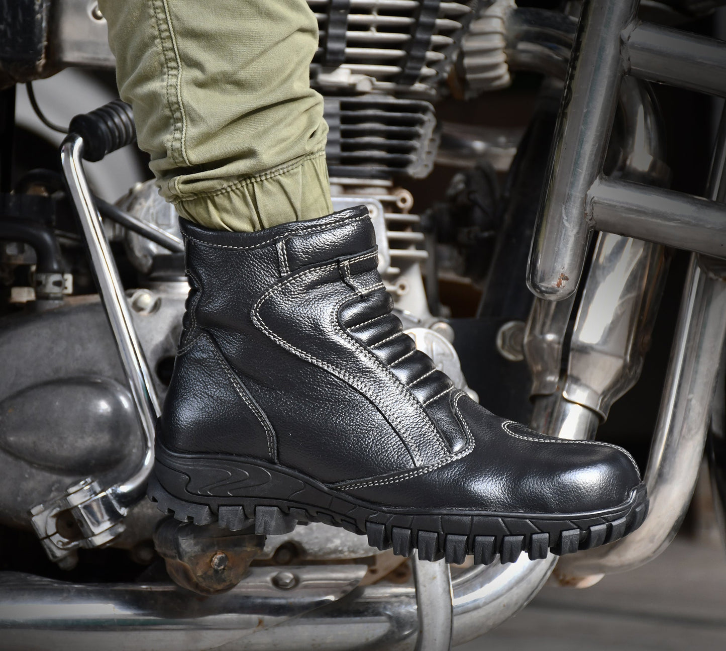 Biker Boots : Black leather Rider boots for bikers with Steel toe.