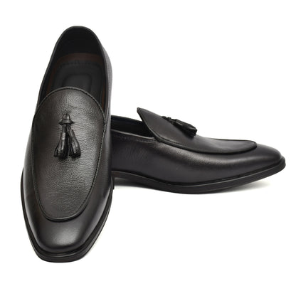 Penny loafers :  Black leather Penny loafer with Tassel & Memory foam footpad. Article : Al108T-Black