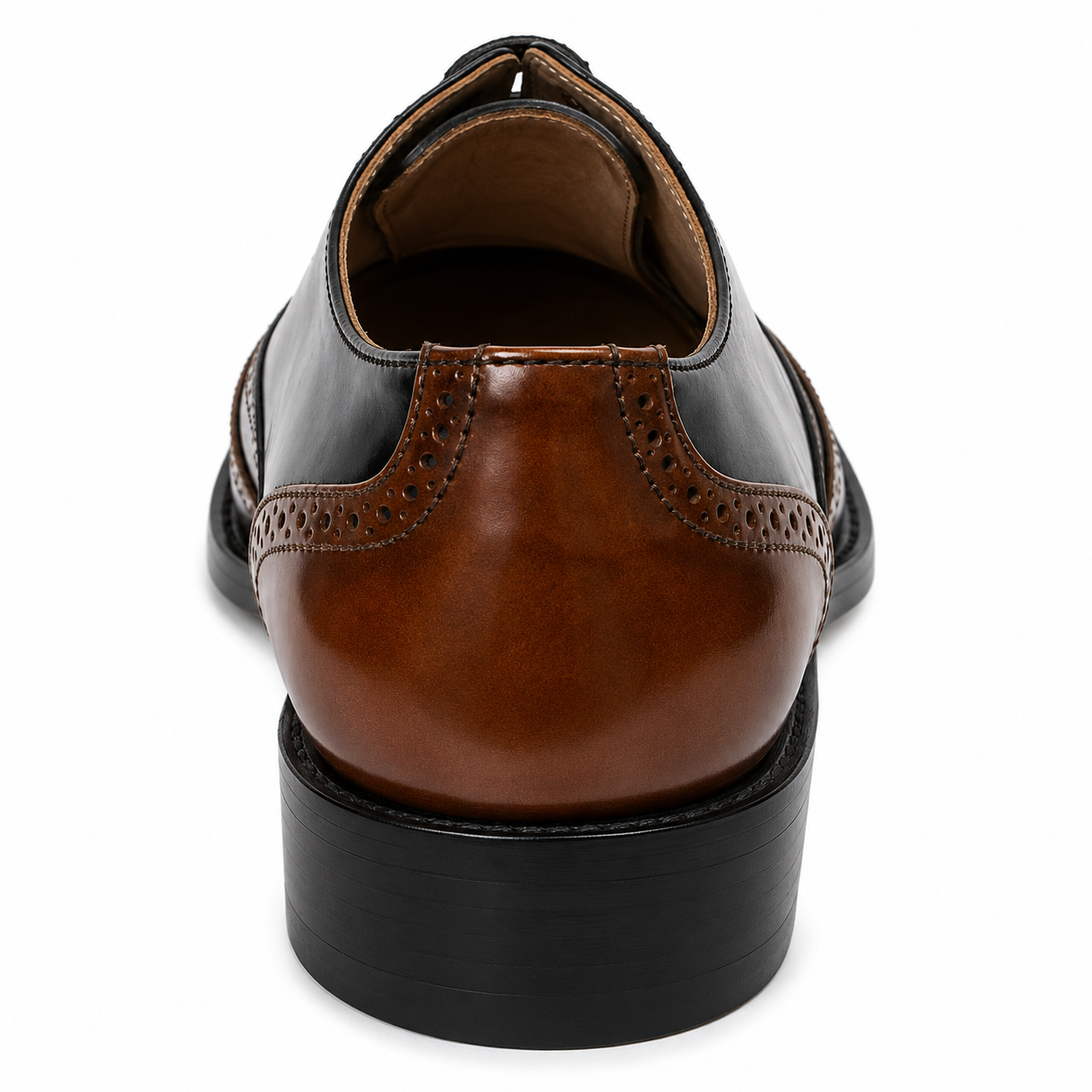 Scarpe Brogue Goodyear Welted: pelle bianca e nera con plantare in memory foam.