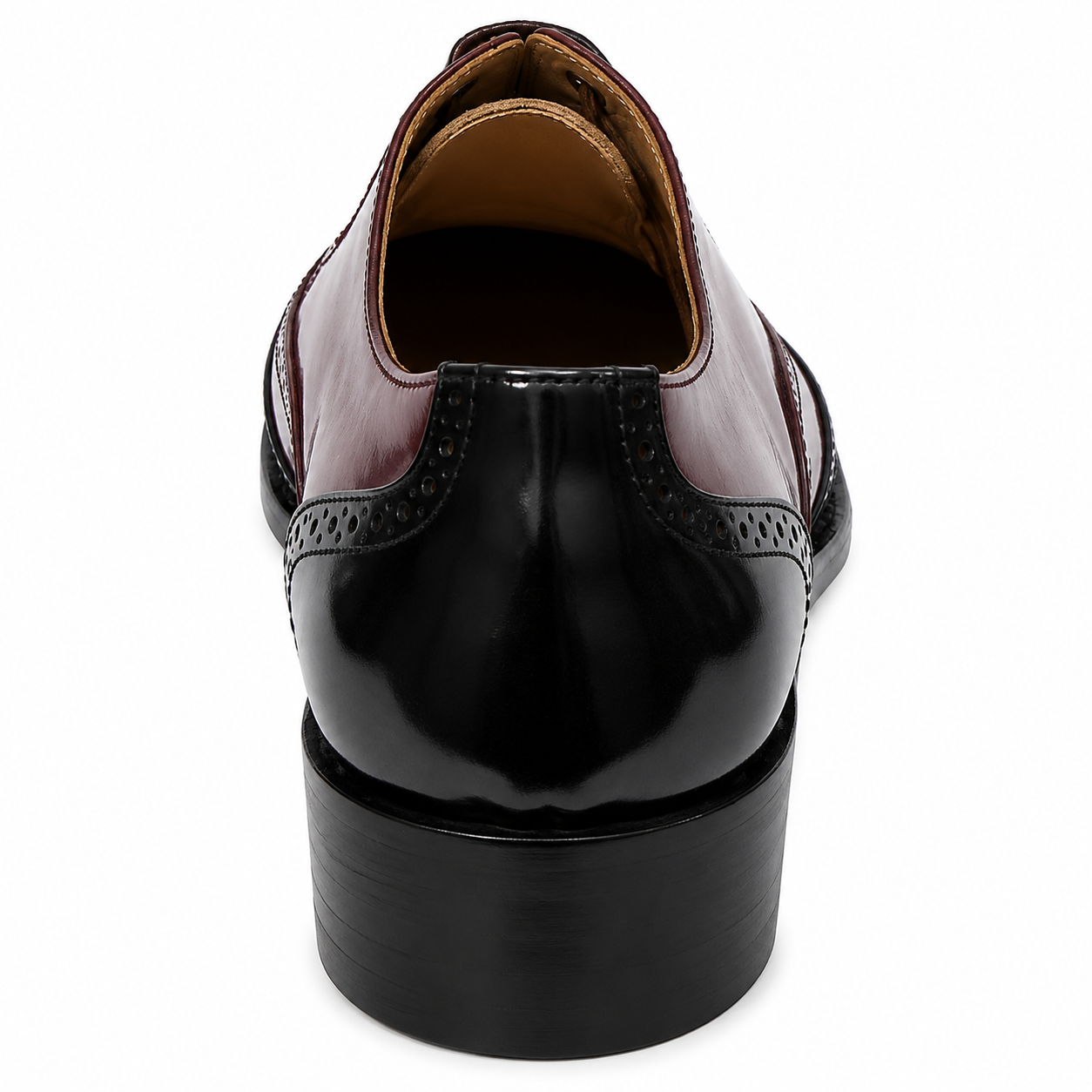 Scarpe Brogue Goodyear Welted: pelle bianca e nera con plantare in memory foam.