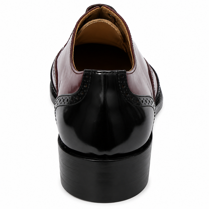 Scarpe Brogue Goodyear Welted: pelle bianca e nera con plantare in memory foam.