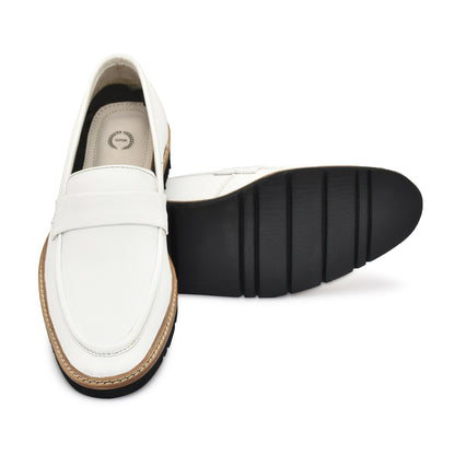 Penny loafers :  White leather Penny loafer Memory foam footpad. Article : 107PE-White
