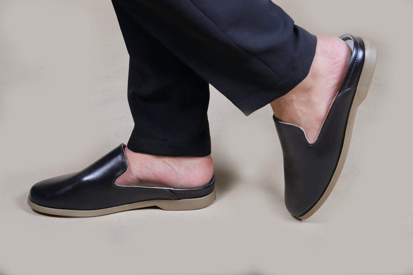 Mules : Black leather Mules with Memory foam footpad. Article : Mule01