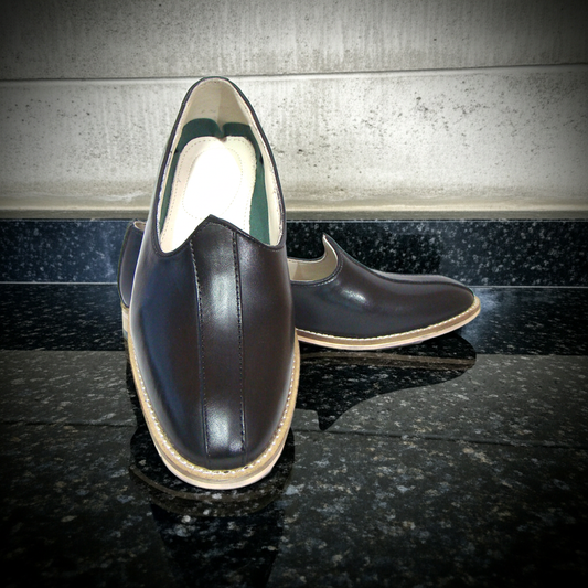 Nagras : Black leather handmade Nagras with Memory foam footpad. Article : N121