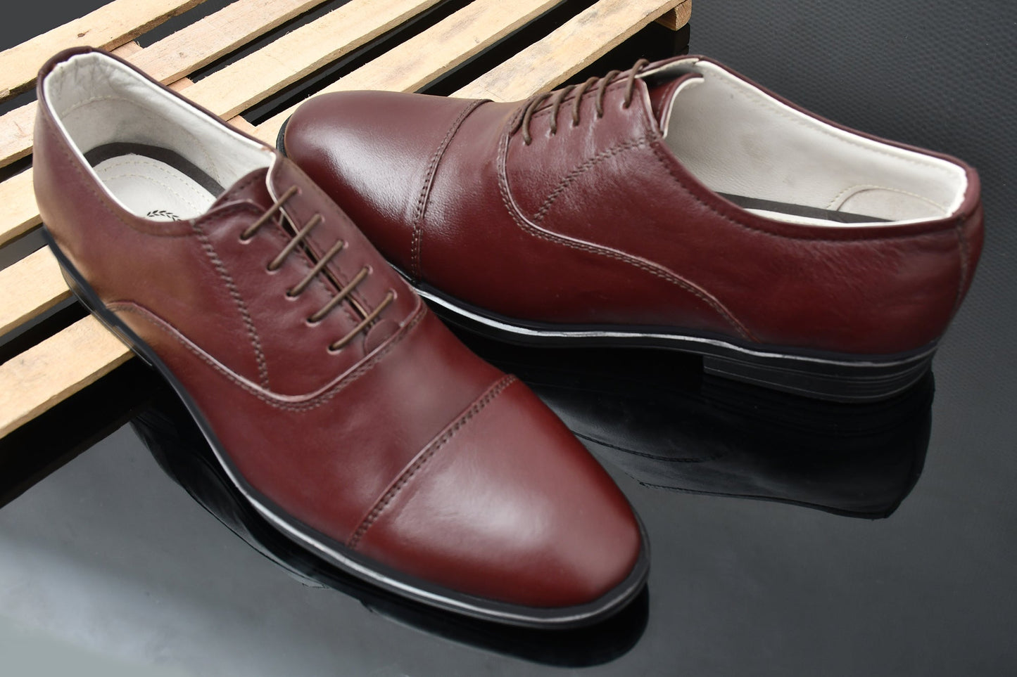 Oxford Shoes : Wine leather Oxford Shoes for men with Memory foam footpad. Article : 110CherryBrown