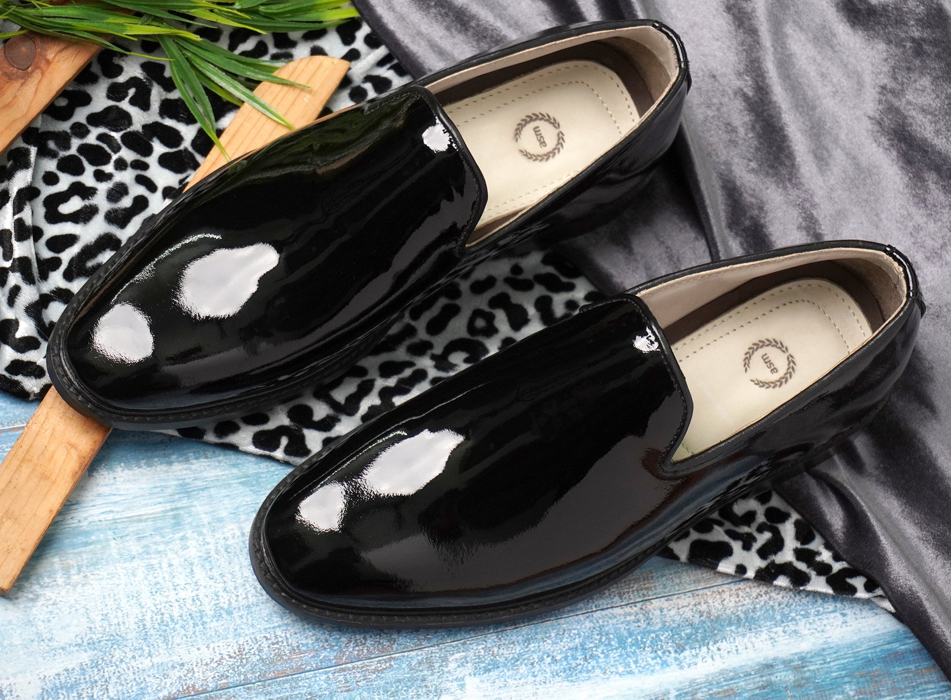 Penny loafers : Black Patent leather Penny loafer with Memory foam footpad. Article : H5073