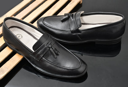 Penny loafers : Black leather Penny loafer with Tassel & Memory foam footpad. Article : 107T-Black