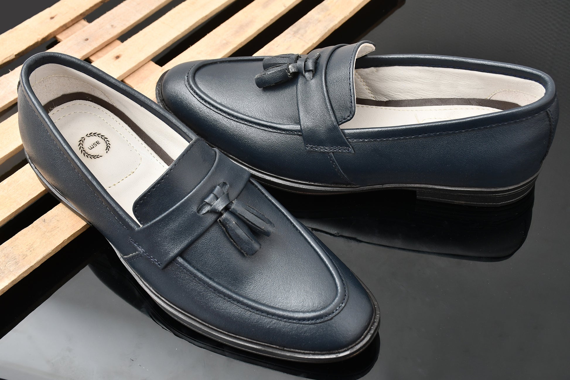 Penny loafers : Blue leather Penny loafer with Tassel & Memory foam footpad. Article : 107T-Blue