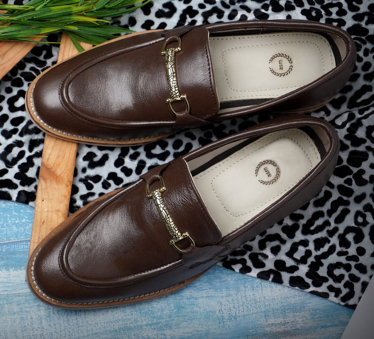 Penny loafers : Brown leather Penny loafer with Memory foam footpad. Article : HU301-Brown