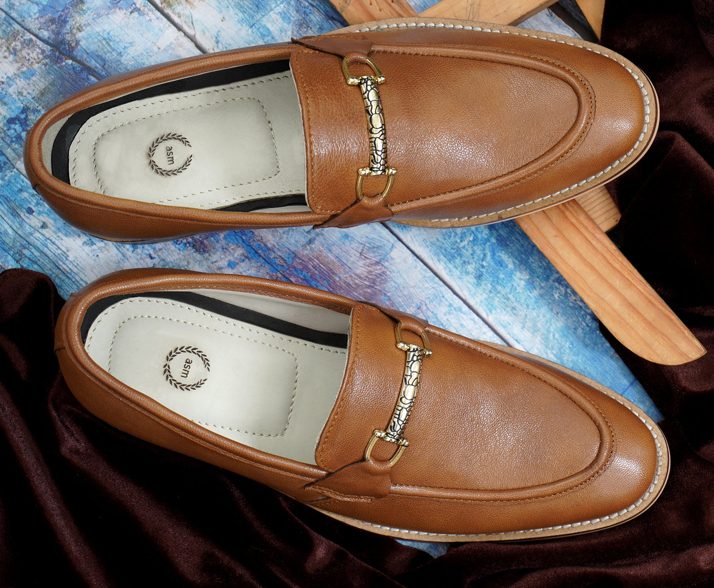 Penny loafers : Tan leather Penny loafer with Memory foam footpad. Article : HU301-Tan
