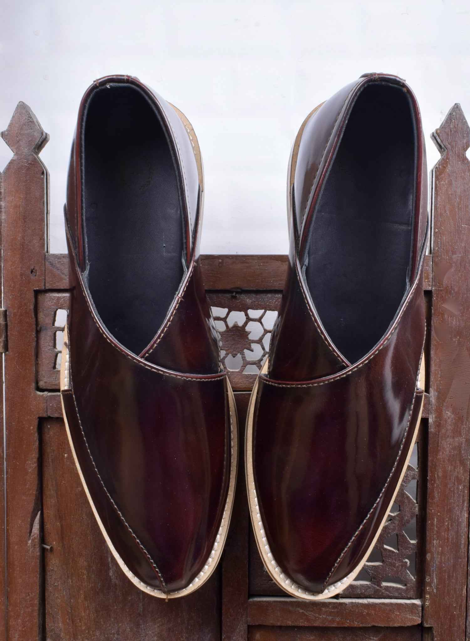 Peshawari : Wine brush off leather handmade Peshawari with Memory foam footpad. Article : P02_wineBrushoff
