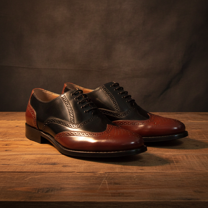 Scarpe Brogue Goodyear Welted: pelle bianca e nera con plantare in memory foam.