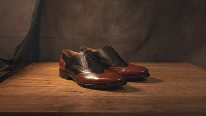 Scarpe Brogue Goodyear Welted: pelle bianca e nera con plantare in memory foam.