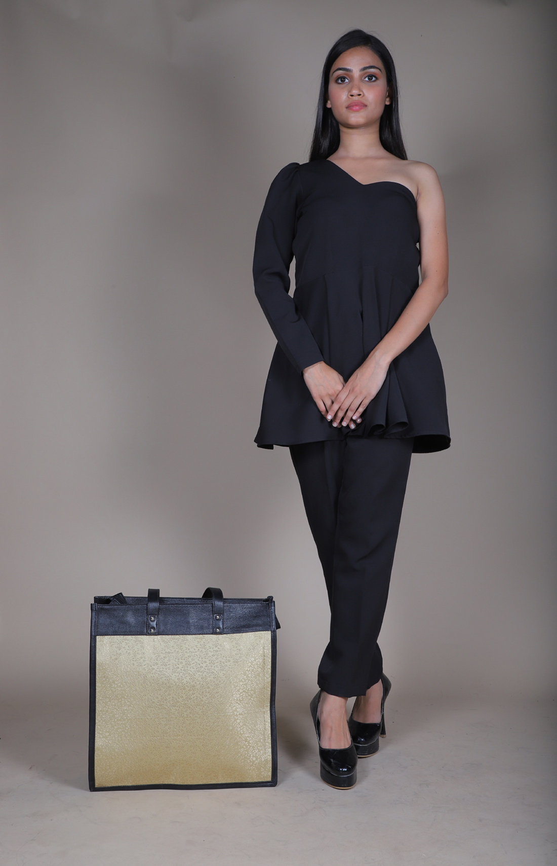 Tote Gift Bag : BEIGE SILK & BLACK SOFTY LEATHER BAG - Image 2