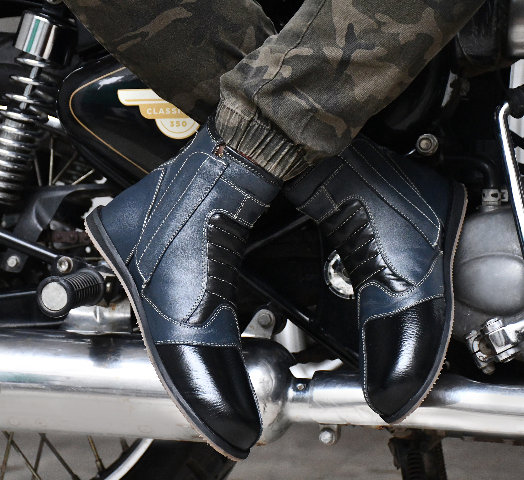 Biker Boots : Urban leather Boots with side chain for Bikers with heavy duty Rubber Sole by ASM. Article : Biker709-BlueBlack
